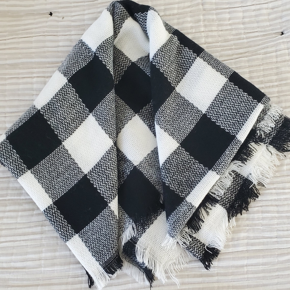 Black/White Buffalo Check Blanket Scarf